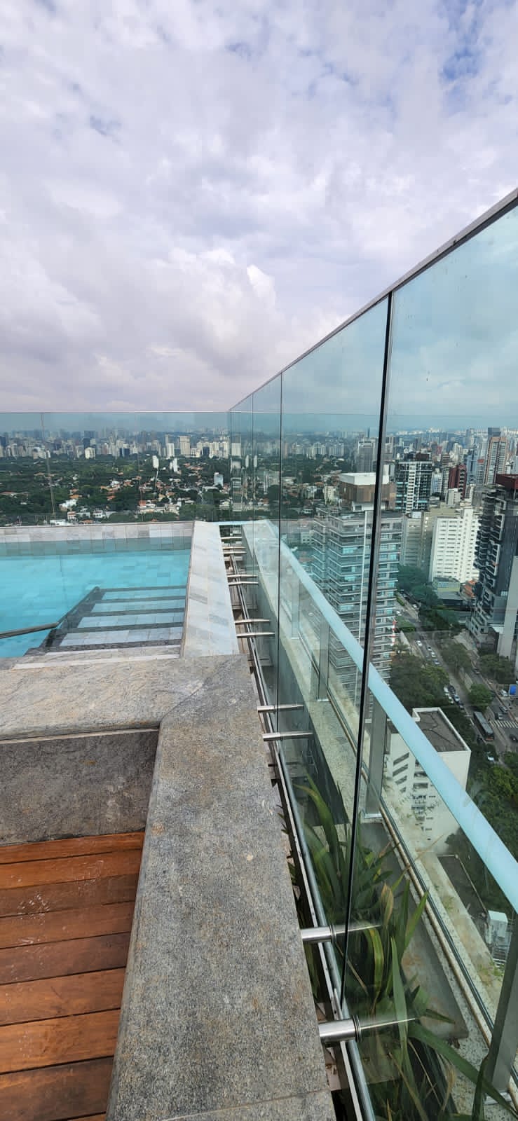 Guarda Corpo de Vidro com Inox