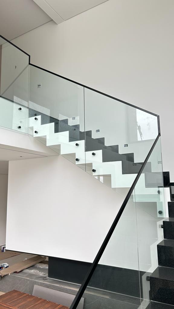 Guarda Corpo de Vidro com Inox